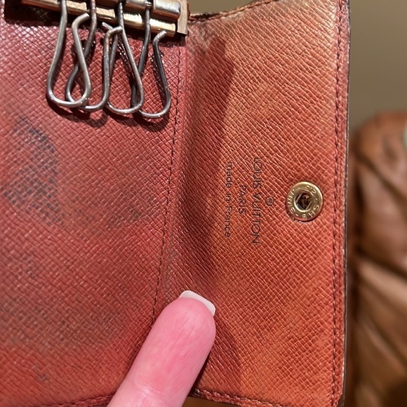 Authentic Louis Vuitton 4 key monogram holder - Picture 12 of 12